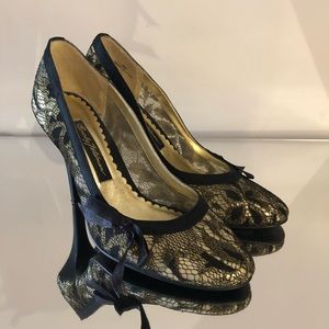 Beverly Feldman Black/Gold Lace Pumps